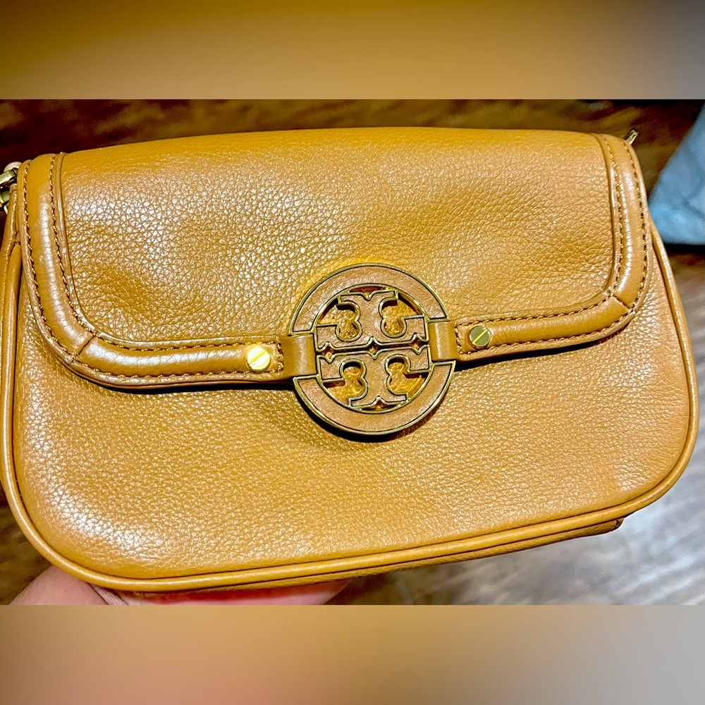 Tory Burch purse, gently used, and looks new.
